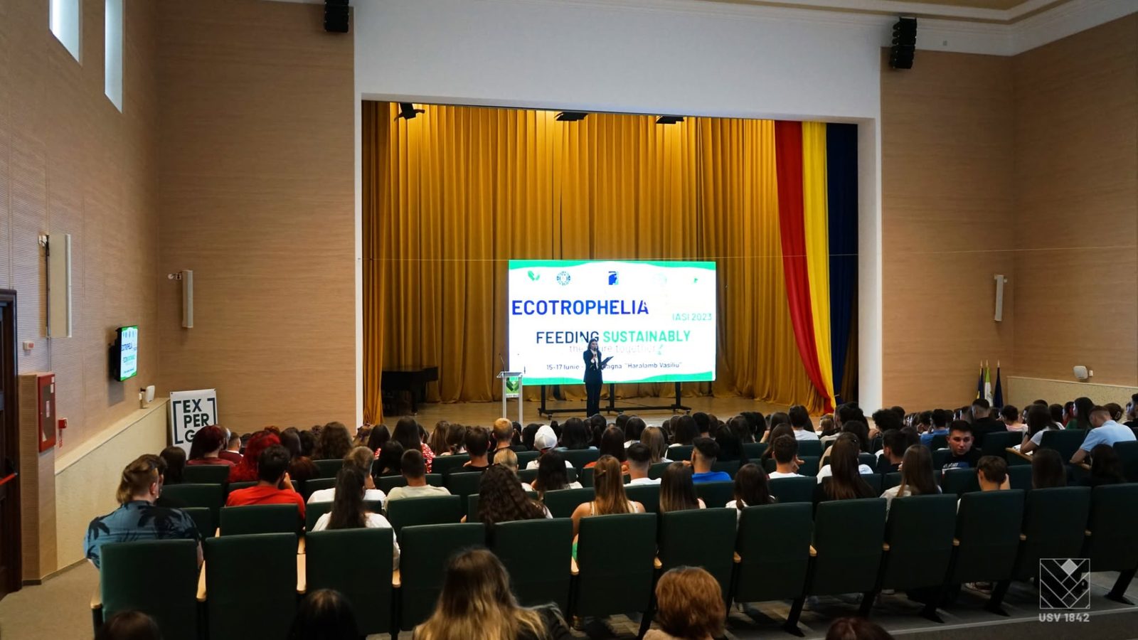 Aula Magna „Haralamb Vasiliu” în timpul deschiderii ediției din 15–17 iunie