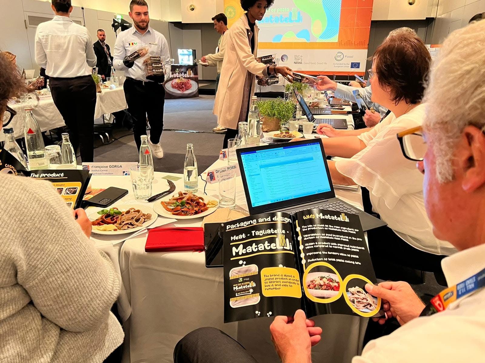 Degustarea produsului Meatatelli în fața juriului european