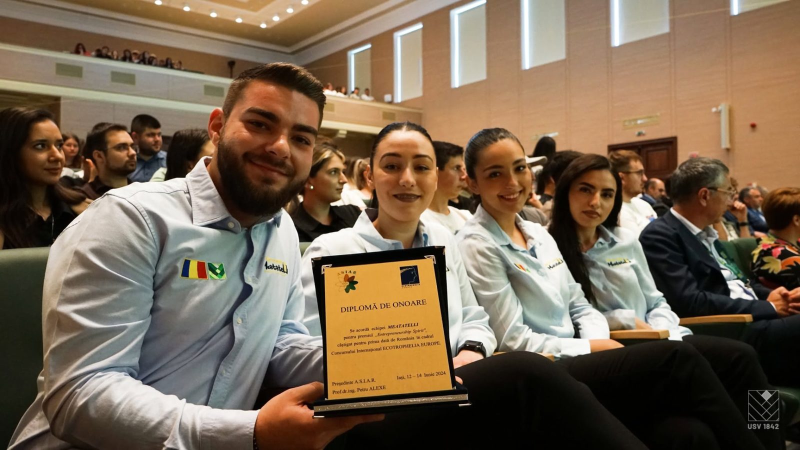 Echipa Meatatelli cu Diploma de onoare acordată de ASIAR pentru premiul „Entrepreneurship Spirit”