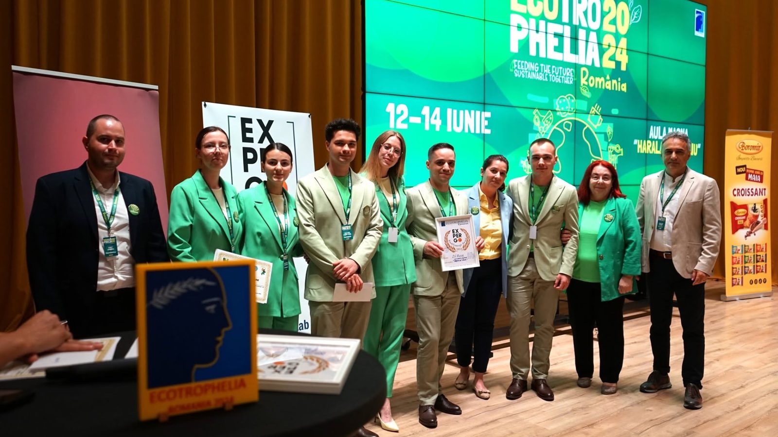 Echipa DI FUSE primind premiul special EXPERGO în cadrul festivității de premiere