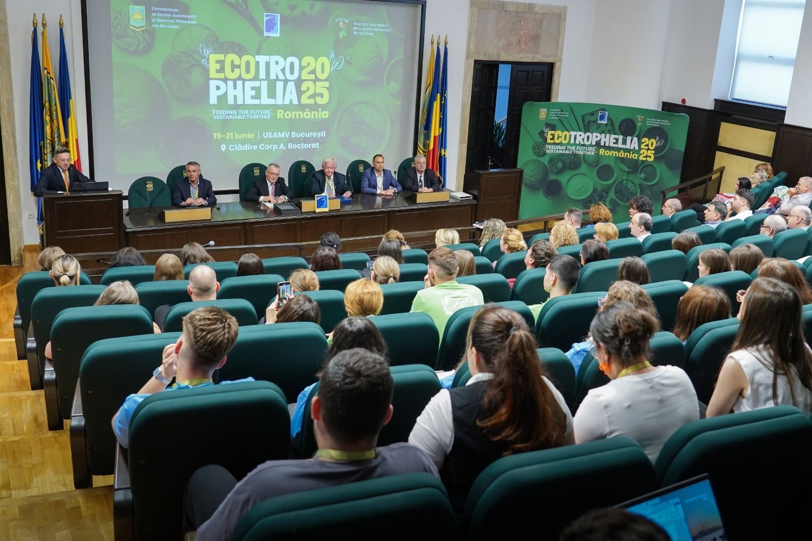 Aula plină la deschiderea ECOTROPHELIA România 2025