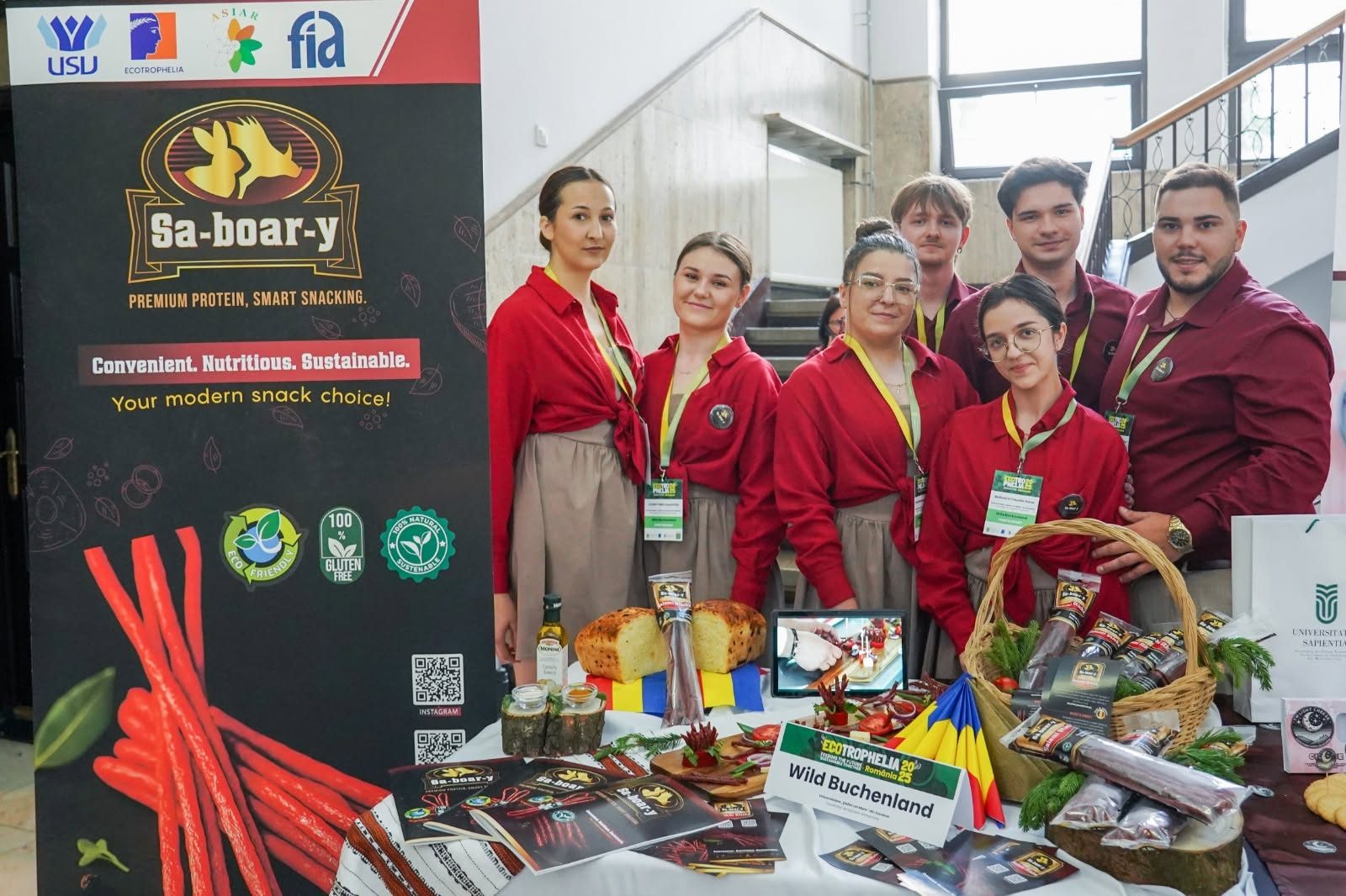 Echipa Wild Buchenland la standul snackului proteic Sa-boar-y