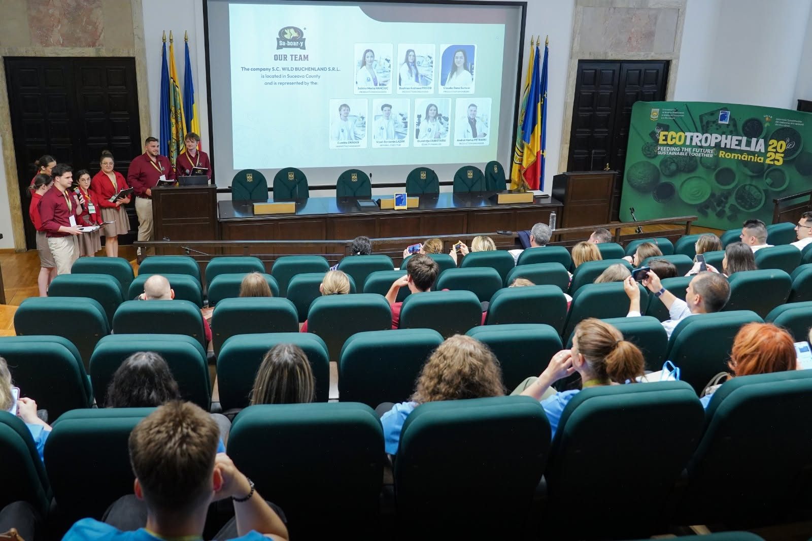 Slide-ul de prezentare a echipei Wild Buchenland, în fața publicului din aulă